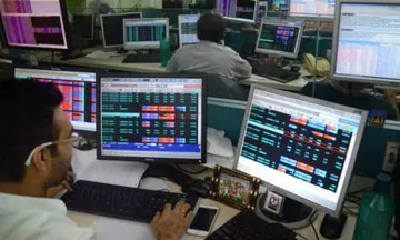Sensex plummets 487 pts to close below 38,000-mark- India TV Paisa