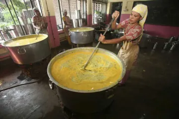 <p>Mid Day Meal </p>- India TV Hindi
