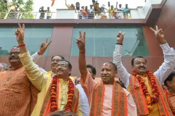 <p>Uttar Pradesh Chief Minister Yogi Adititynath celebrates...- India TV Hindi