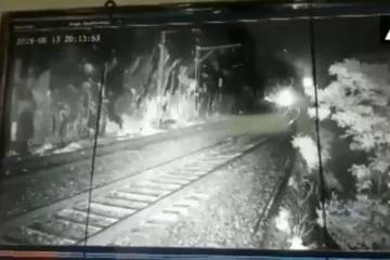 Sahyadri Express delayed for 2 hours as boulder fell on the railway tracks | ANI- India TV Hindi