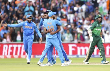 वर्ल्ड कप 2019: मैदान पर वर्ल्ड चैंपियन बना इंग्लैंड, ट्विटर पर टीम इंडिया ने मारी बाजी- India TV Hindi