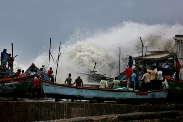 <p>Cyclone Vayu is just to hit Gujarat</p>- India TV Hindi
