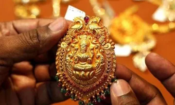 Gold falls Rs 100 on subdued jewellers' buying- India TV Paisa
