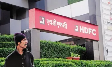 HDFC snaps up Apollo Munich Health for Rs 1,347 cr- India TV Paisa