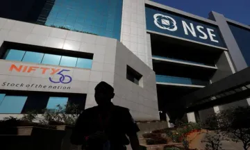 Sensex ends 192 pts lower, Nifty below 11,800- India TV Paisa