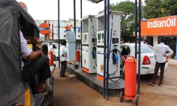 Adding over 78,000 petrol pumps is uneconomical, says Crisil- India TV Paisa