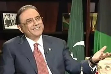 पाक सेना ने जबरन रुकवाया आसिफ अली ज़रदारी का इंटरव्यू?- India TV Hindi