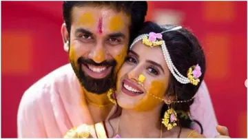 <p>पति राजीव सेन से अलग...- India TV Hindi
