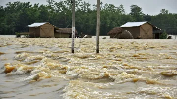 असम, बिहार में बाढ़ से हालात और खराब, केरल में रेड अलर्ट- India TV Hindi