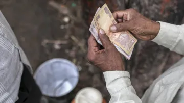 Rupee falls 11 paise to 68.82 vs USD on foreign fund outflows- India TV Paisa