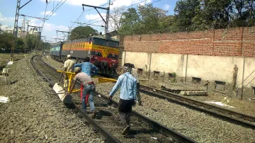 भारतीय रेलवे करेगा कर्मचारियों की बंपर छंटनी? बोर्ड ने उठाया यह बड़ा कदम- India TV Hindi