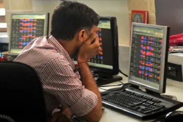 Sensex ends 196 pts lower on weak global cues - India TV Paisa