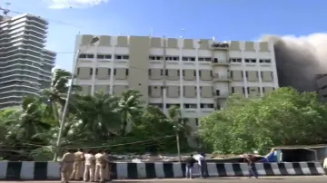 Fire breaks out in MTNL building at Bandra- India TV Hindi