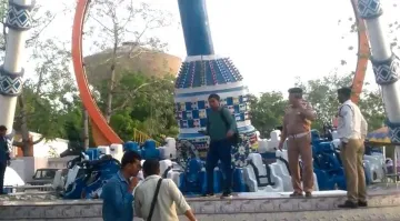 <p>Kankaria adventure park ride breaks down in Gujarat's...- India TV Hindi