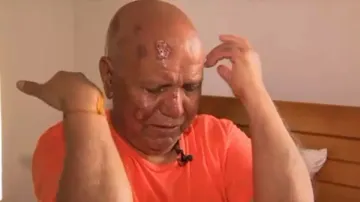 Hindu priest Harish Chander Puri attacked near temple in US | Videograb/PIX 11 news- India TV Hindi
