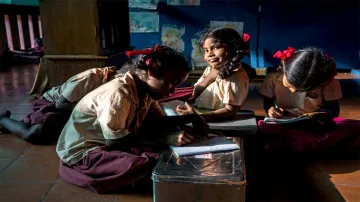 <p>Electricity in Schools</p>- India TV Hindi