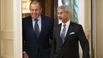 <p>Russian Foreign Minister Sergey Lavrov, left, and Indian...- India TV Hindi
