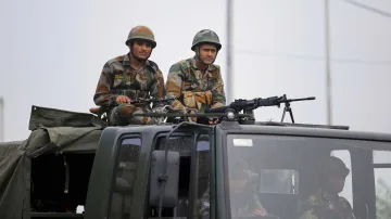 <p>Army on high alert along LoC after Art 370 scrapped,...- India TV Hindi