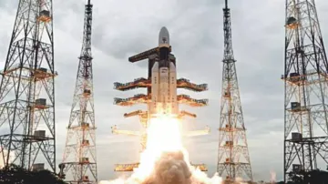 धरती की कक्षा छोड़ ‘चंद्रपथ’ पर आगे बढ़ा चंद्रयान-2- India TV Hindi