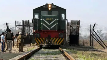 India suspends samjhauta express train sevice- India TV Hindi