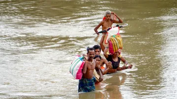 इस समय देश के कई हिस्से बाढ़ की चपेट में हैं | PTI- India TV Hindi
