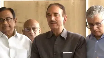 Ghulam Nabi Azad targets Congress leaders who are supporting government move on Article 370 - India TV Hindi