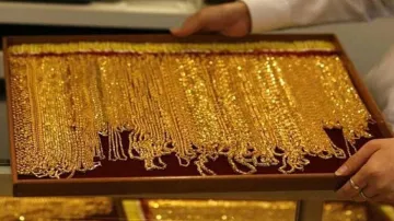 Gold rises for fourth consecutive day, touches fresh high of Rs 38,995- India TV Paisa