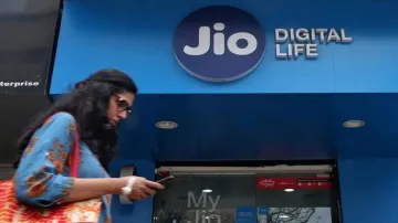 Jio adds 82.6 lakh users- India TV Paisa