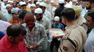 Eid prayers offered peacefully in Jammu and Kashmir- India TV Hindi