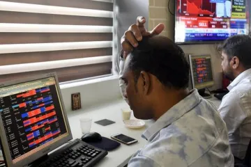 Nine of top 10 firms lose rs 84,354 crore in market valuation- India TV Paisa