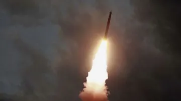 उ. कोरिया ने द. कोरिया के साथ वार्ता से किया इंकार, मिसाइल प्रक्षेपण किए- India TV Hindi