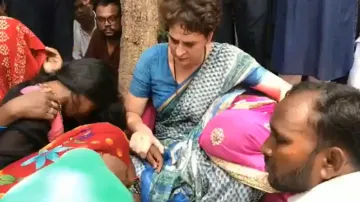 सोनभद्र के उम्भा गांव का आज दौरा करेंगी प्रियंका गांधी, नरसंहार पीड़ितों से करेंगी मुलाकात- India TV Hindi