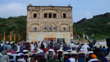 <p>72 years after partition, Pak opens historic gurdwara in...- India TV Hindi