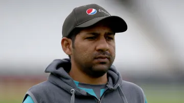 Sarfaraz Ahmed mobilized by reciting poetry, hoisted the lockdown rules - India TV Hindi