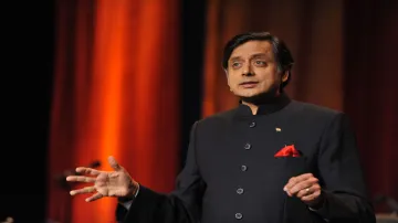 Congress send notice to Shashi Tharoor for praising Prime Minister Narendra Modi- India TV Hindi