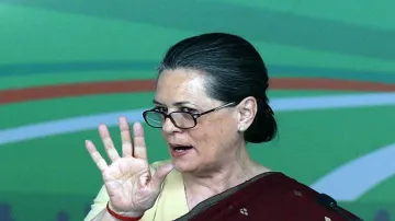 Sonia Gandhi ordered party leaders to not come with Mobile phones during party meetings- India TV Hindi
