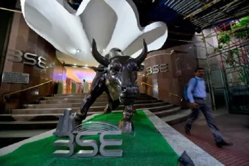 stock market on 23 August bse Sensex slumps nearly 370 points, 100 points fall in nse Nifty - India TV Paisa