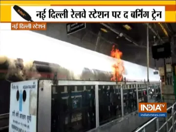 Fire at New Delhi Railway Station- India TV Hindi