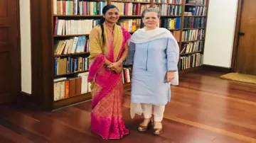 Alka Lamba meets Congress President Sonia Gandhi- India TV Hindi