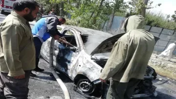 <p>Terrorist Atrocities: Terrorists burn car in broad...- India TV Hindi