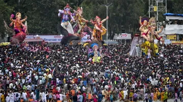 Devotees carry Ganesha idols for immersion to mark the end of Ganesh Utsav celebrations, at Girgaum- India TV Hindi