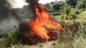 कार में लगी आग- India TV Hindi