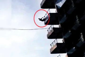 <p>Man climbs terrace of a hotel to end his life; rescued...- India TV Hindi
