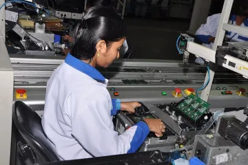 Manufacturing mobile phones for person with disabilities to be made mandatory- India TV Paisa