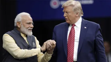 PM Narendra Modi and US President Donald Trump at ‘Howdy, Modi’ event | AP- India TV Hindi