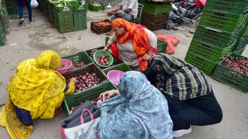 stock limit on onion traders- India TV Paisa