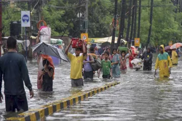 <p>Residents of Rajendra Nagar area relocate to a safer...- India TV Hindi