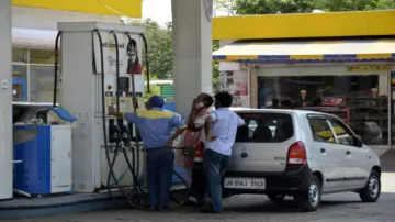 Petrol, diesel prices may shoot up by Rs 5-6 a litre- India TV Paisa