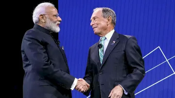 Prime Minister Narendra Modi with Former New York Mayor Michael Bloomberg at Bloomberg Global Busine- India TV Hindi