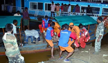 <p>APSDRF personnel rescue passengers of a boat which...- India TV Hindi